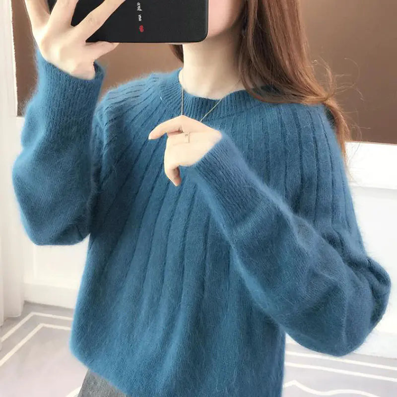 Women's Oversized Knit Sweater with Round Neck