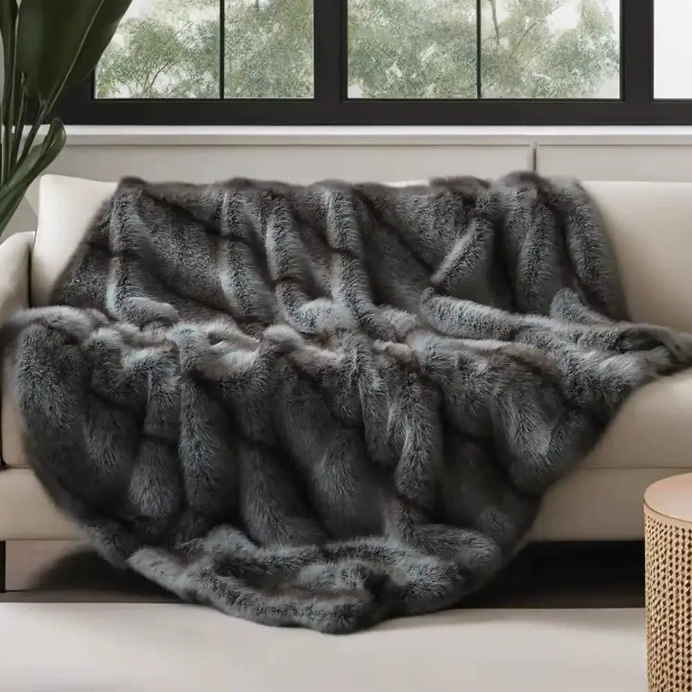 High-End Faux Fur Blanket - Elegant Plaid Design for Beds and Sofas, Ideal for Home Decoration and Comfort