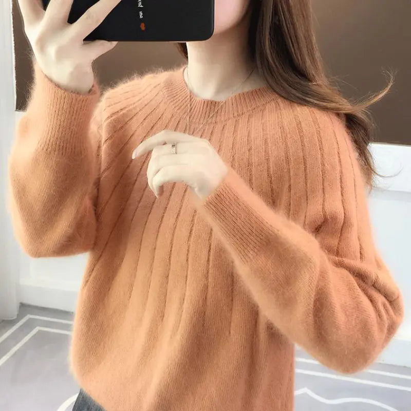 Women's Oversized Knit Sweater with Round Neck