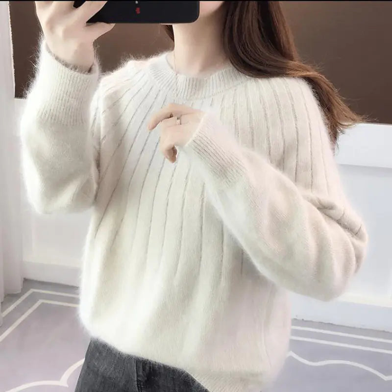 Women's Oversized Knit Sweater with Round Neck